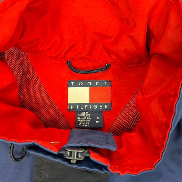 Vintage 1990s Tommy Hilfiger Jacket Windbreaker with spell out HILFIGER sleeve - Picture 7 of 14